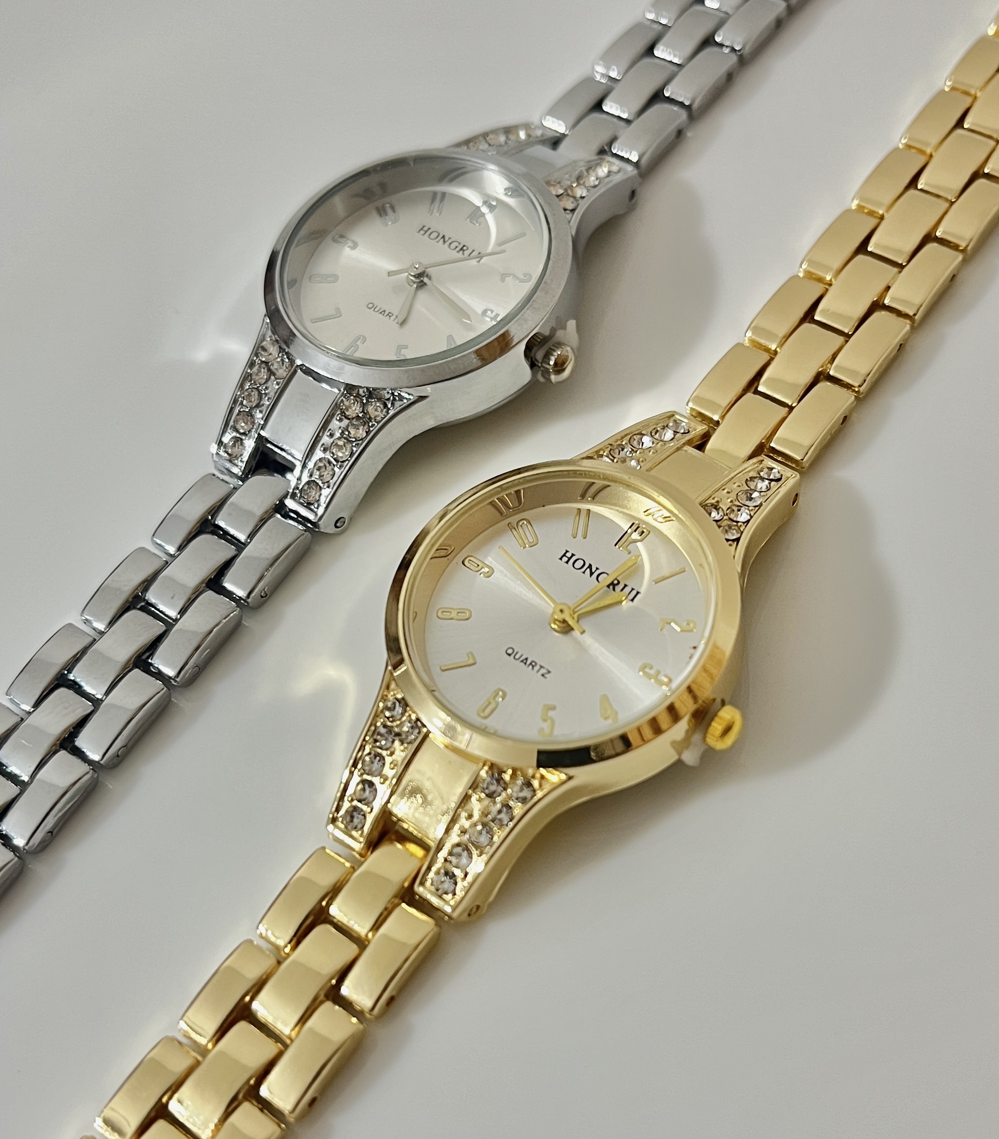 ساعت هانگری دایره ای بزرگ